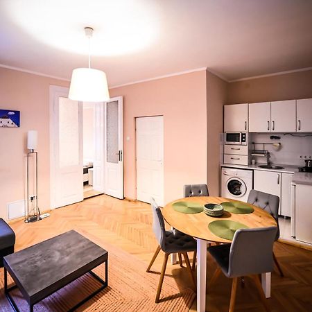 Jules' Sunny, Spacious And Central Apartment Sibiu Exterior foto