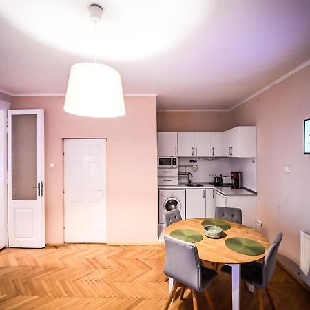 Jules' Sunny, Spacious And Central Apartment Sibiu Exterior foto