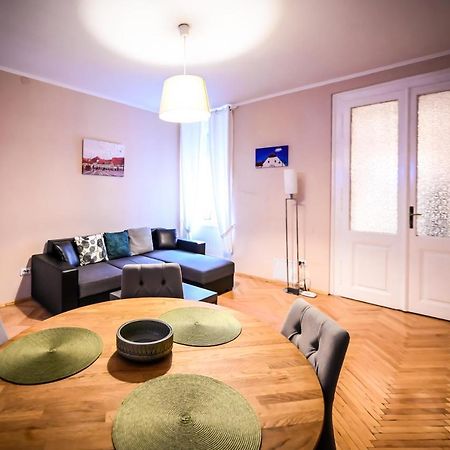 Jules' Sunny, Spacious And Central Apartment Sibiu Exterior foto