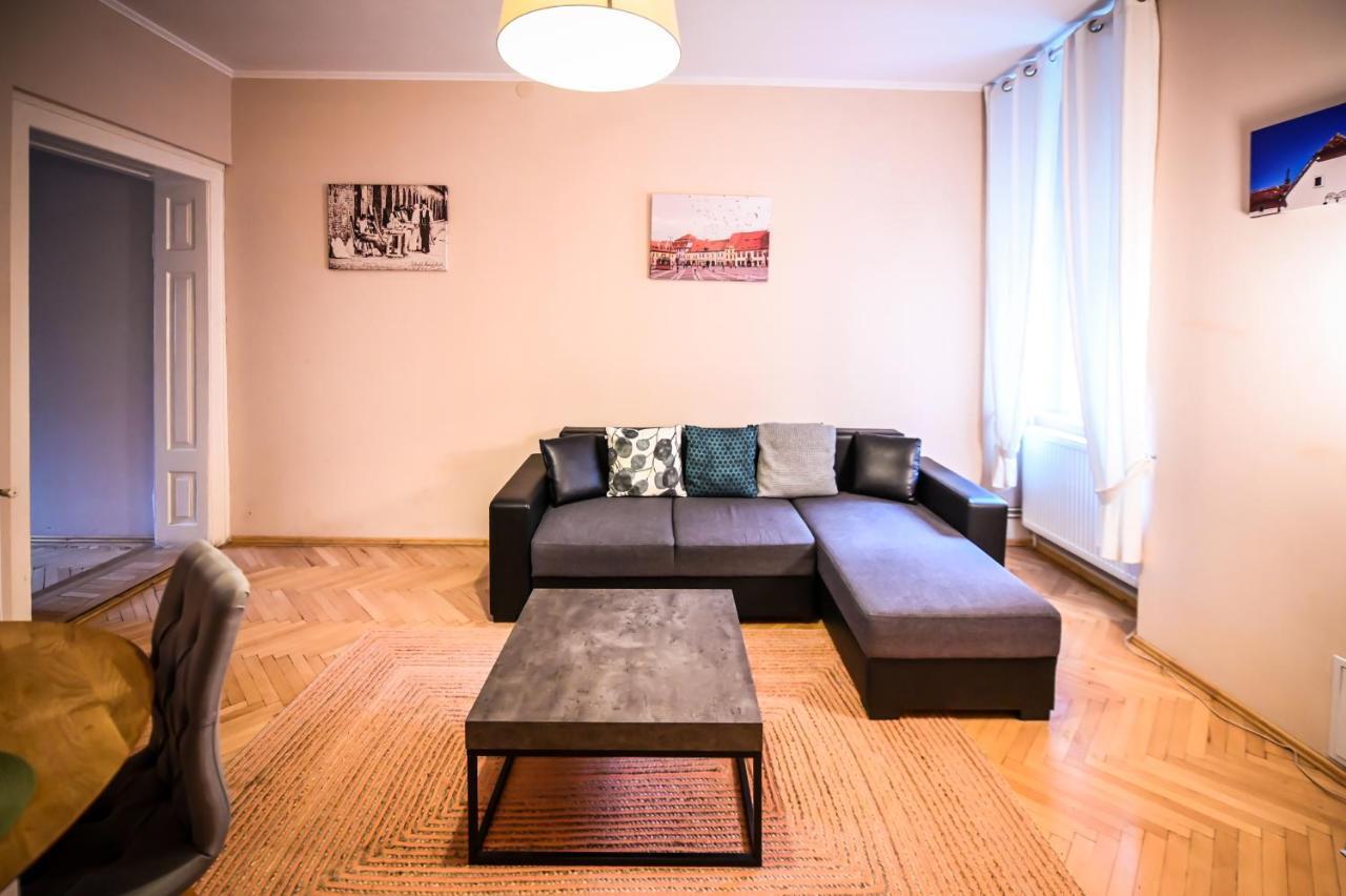 Jules' Sunny, Spacious And Central Apartment Sibiu Exterior foto