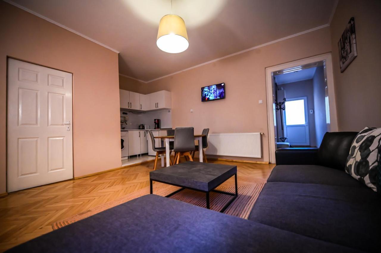 Jules' Sunny, Spacious And Central Apartment Sibiu Exterior foto