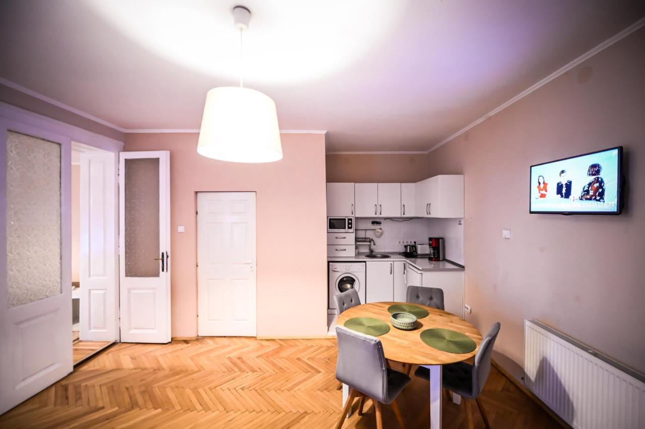 Jules' Sunny, Spacious And Central Apartment Sibiu Exterior foto