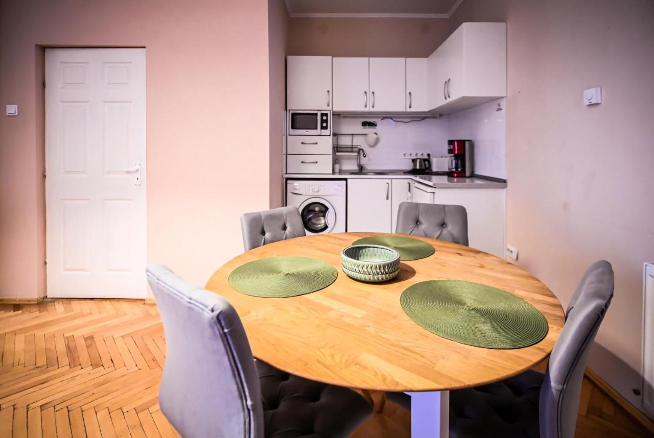 Jules' Sunny, Spacious And Central Apartment Sibiu Exterior foto